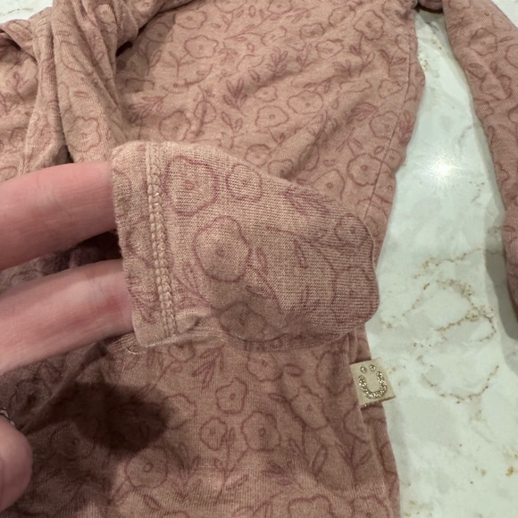 Pink Baby Onesie with Footies and zipper 0-3 months - Picture 3 of 5